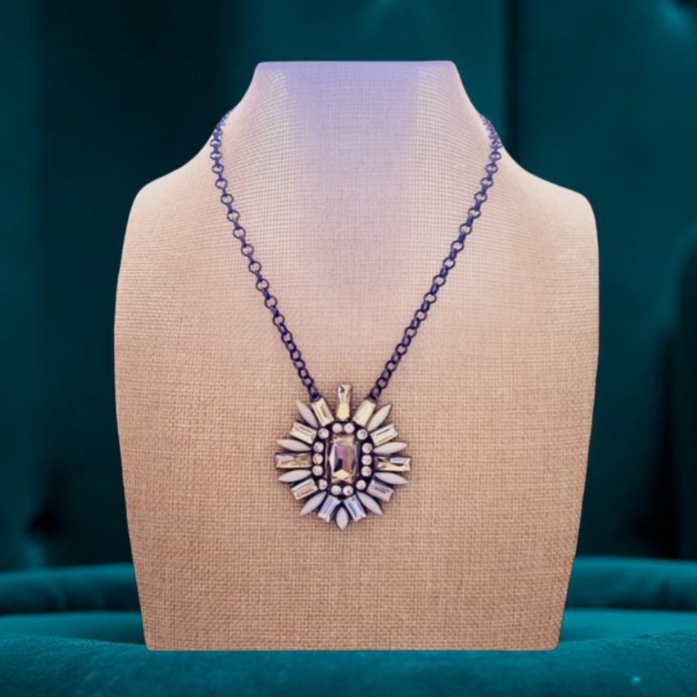 Star Necklace Faceted Rhinestone Stunner 
Black chain Starburst Necklace
